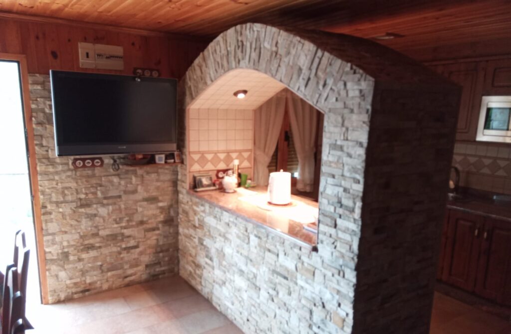 Reforma interior cocina casa de piedra